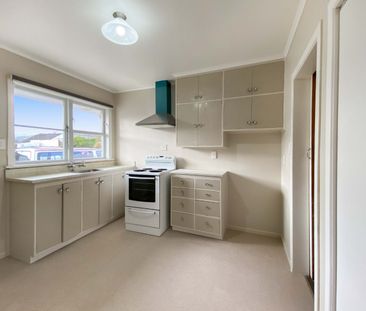 TRENTHAM LIVING - Photo 4