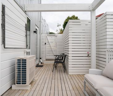 Modern Comfort one bedroom house in a Prime Glen Innes Location - Photo 1