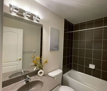 Condo Townhouse For Lease | N9255946 - Photo 1