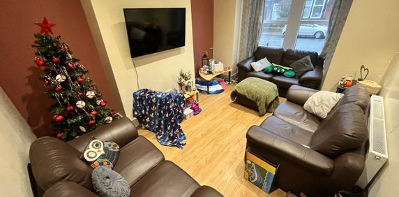 4 bedroom terraced property to rent - Photo 2