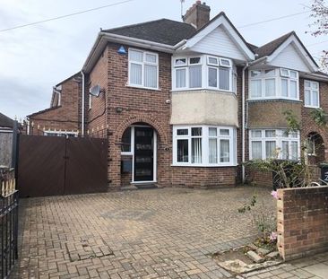 4 bedroom semi-detached house to rent - Photo 5