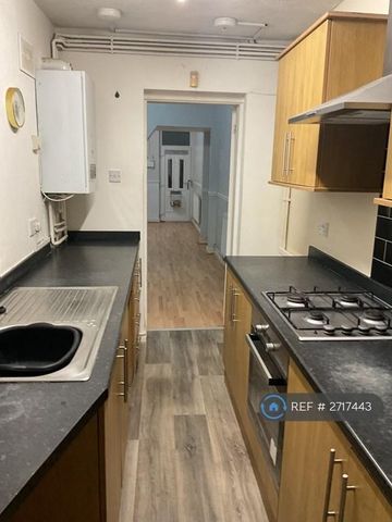 2 bedroom terraced house to rent - Photo 3