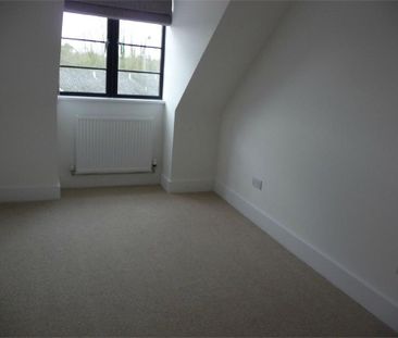3 bedroom flat to rent - Photo 3