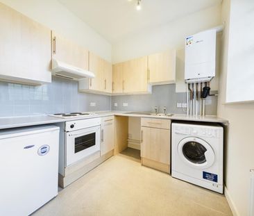 2 Bed Flat - Photo 4