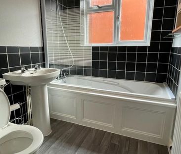 2 bedroom end of terrace house to rent - Photo 6