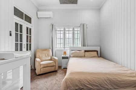 Charming home in perfect location. - Photo 3