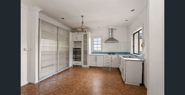 EXCELLENT LOCATED 3 BEDROOMS HOUSE - Photo 1