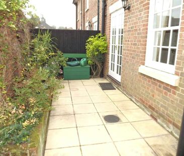 Terraced House to rent on - Photo 5