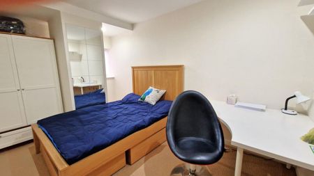 2 bedroom House To Let Total Size: 679 SQ FT - Photo 3