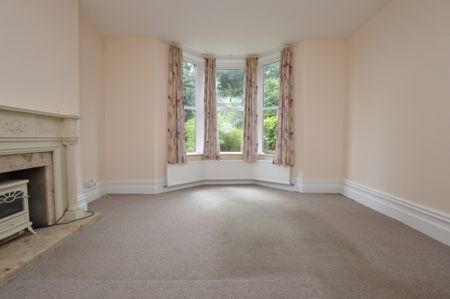 1 Bedroom Ground Floor Flat - Photo 2