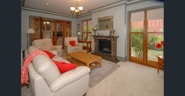 Stunning 4-Bedroom Property! - Photo 1