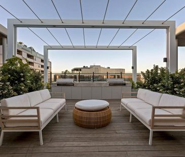 Furnished Luxe living In Secure Resort-Style Oasis – 6-12 Month Lease - Photo 1