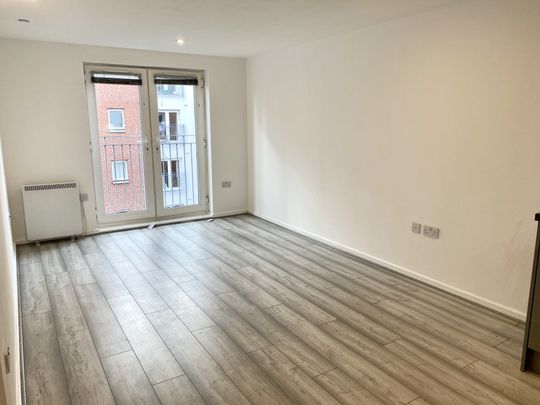 5 Elmira Way, SALFORD - Photo 1