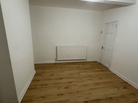 4 Bed Terraced House, Woodmansterne Road, SW16 - Photo 3