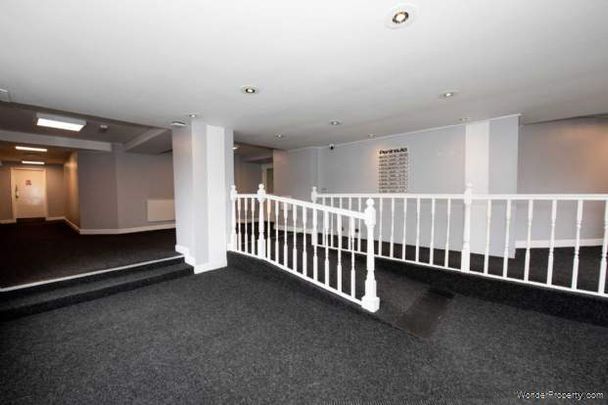 2 bedroom property to rent in Salford - Photo 1