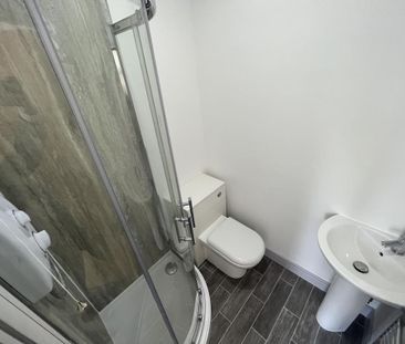 1 bedroom in a house share to rent - Photo 6