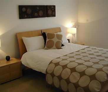 2 bedroom Flat To Let - Photo 3