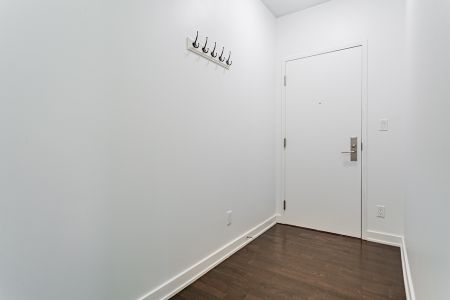 126 Simcoe St #2104 - Photo 5