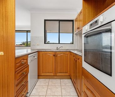 Neat Two Bedroom Apartment in Ideal Location - Photo 1