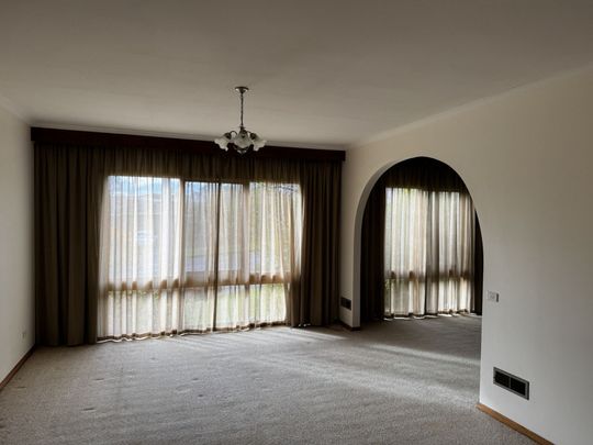 Large Family Home - Photo 1