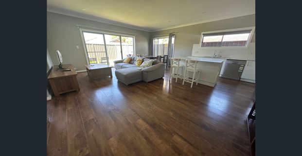 Furnished Modern and Spacious Family Home in the quiet street of Magill - Photo 1