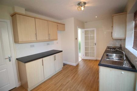 3 bedroom semi-detached house to rent - Photo 5