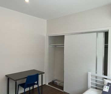 one year new modern master room pets friendly last chance . - Photo 3