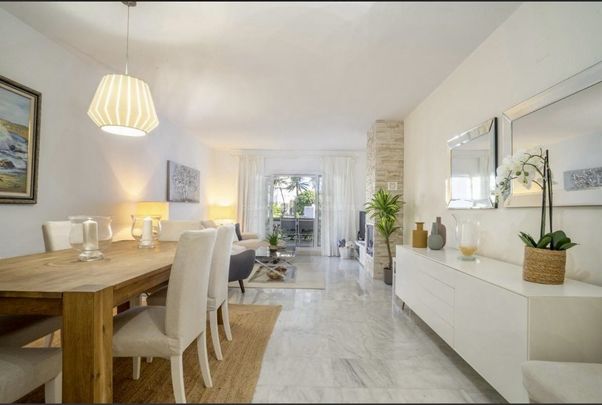 Fantástica oportunidad en alquiler de temporada junto a la playa totalmente renovado en Las Adelfas, San Pedro Playa, Marbella - Foto 1