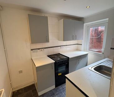 3 Bed Terraced House, Lind St, L4 - Photo 2