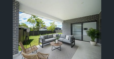 EXECUTIVE FAMILY HOME WITH MULTIPLE LIVING AREAS !!! - Photo 5