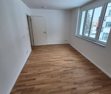 ERSTBEZUG - helle, rollstuhlgerechte 3-Raumwohnung mit Wartburgblic... - Photo 4