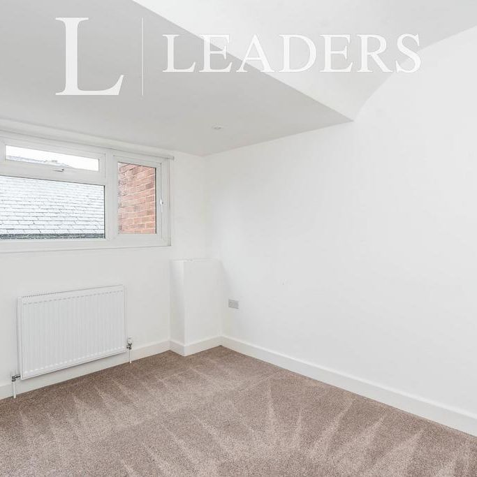 3 bedroom flat to rent - Photo 1