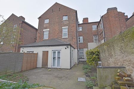 2 bedroom ground floor maisonette to rent - Photo 5