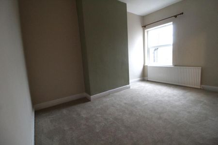 2 bedroom end of terrace house to rent - Photo 3