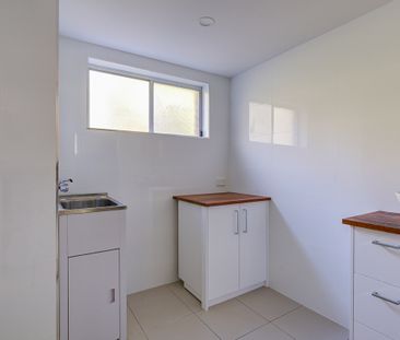 Modern 2 Bedroom Apartment in Labrador - Photo 5