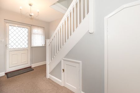 Recently Renovated 4 Bedroom 2 Bathroom Family Home to Let Close to Epsom Town Centre - Photo 3