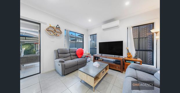 For Rent: Modern 4-Bed Family Home in Prime Riverstone Location - Photo 1