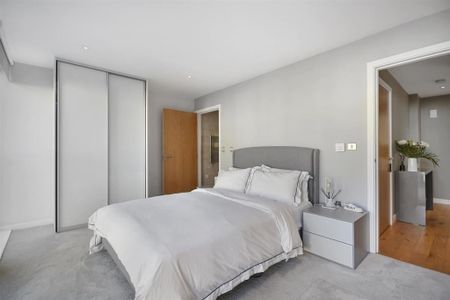 2 Bed Flat, Goldhawk Road, W12 - Photo 4