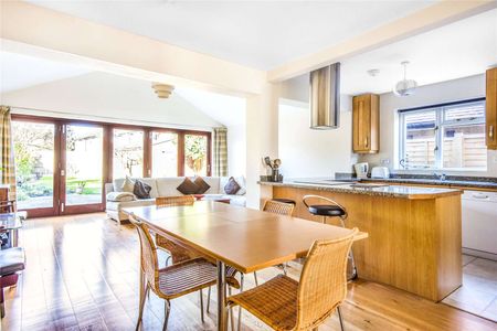 A well presented three bedroom detached family house situated in quiet residential road just 0.6 of a mile from Chobham high street. - Photo 2