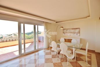 Luxury 2 bedrooms Penthouse Duplex for rent in Nueva Andalucia