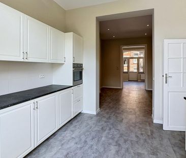 Forest – Superbe appartement entièrement rénové avec balcon et terr... - Foto 4