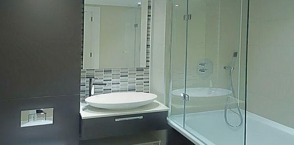 1 Bed Flat, Horizons Tower, E14 - Photo 2