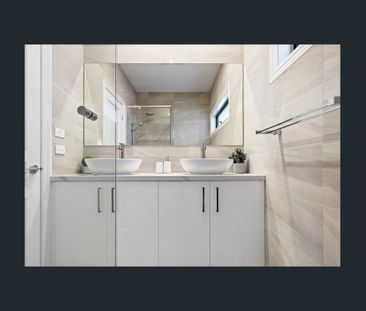 Modern & Spacious Family Home in Prime Mount Waverley Location - Photo 6