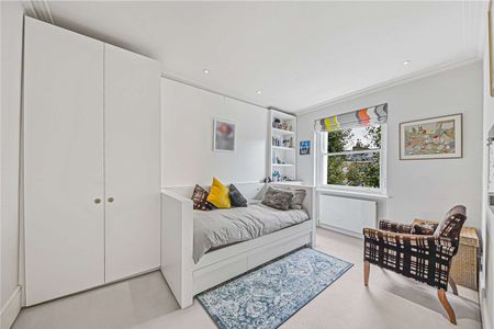 Five bedroom family house on the tree lined Hamilton Terrace. - Photo 2