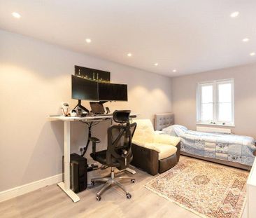 5 bedroom end of terrace house to rent - Photo 1