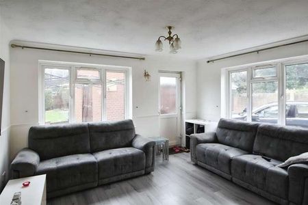 Palmerston Avenue, Slough, SL3 - Photo 2