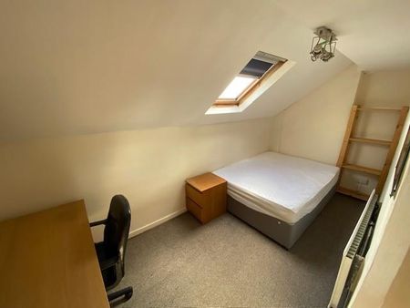 5 bedroom private hall to rent - Photo 2