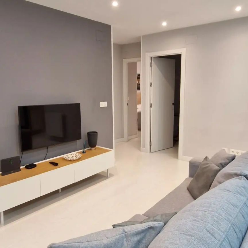 Piso de alquiler en Virgen del Carmen, Egia - Photo 1