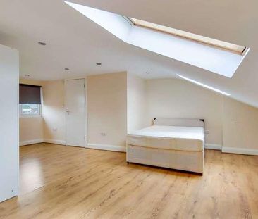 Uxbridge Road, Shepherds Bush, London, W12 - Photo 2