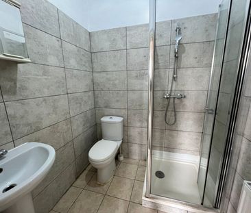 Studio flat with seperate kitchen -Ilford Station -£1150 Inclusive ... - Photo 2